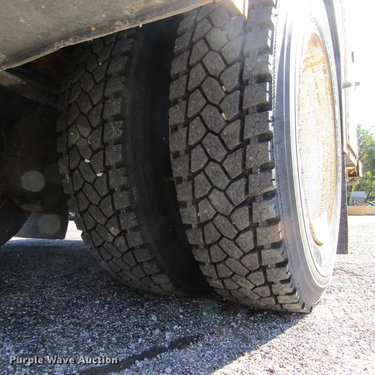 image for item DD2657 2008 Ford F650 Super Duty XL service truck with crane