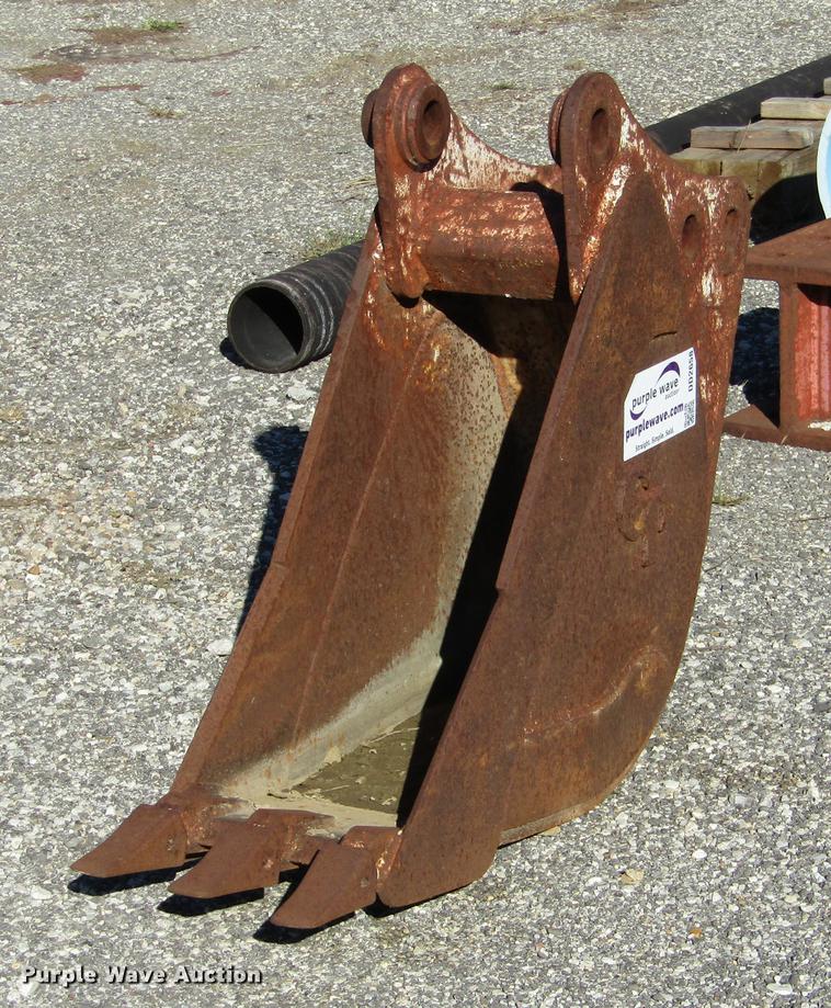 image for item DD2658 Takeuchi 12"W excavator bucket
