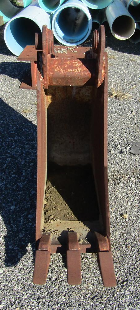 image for item DD2658 Takeuchi 12"W excavator bucket