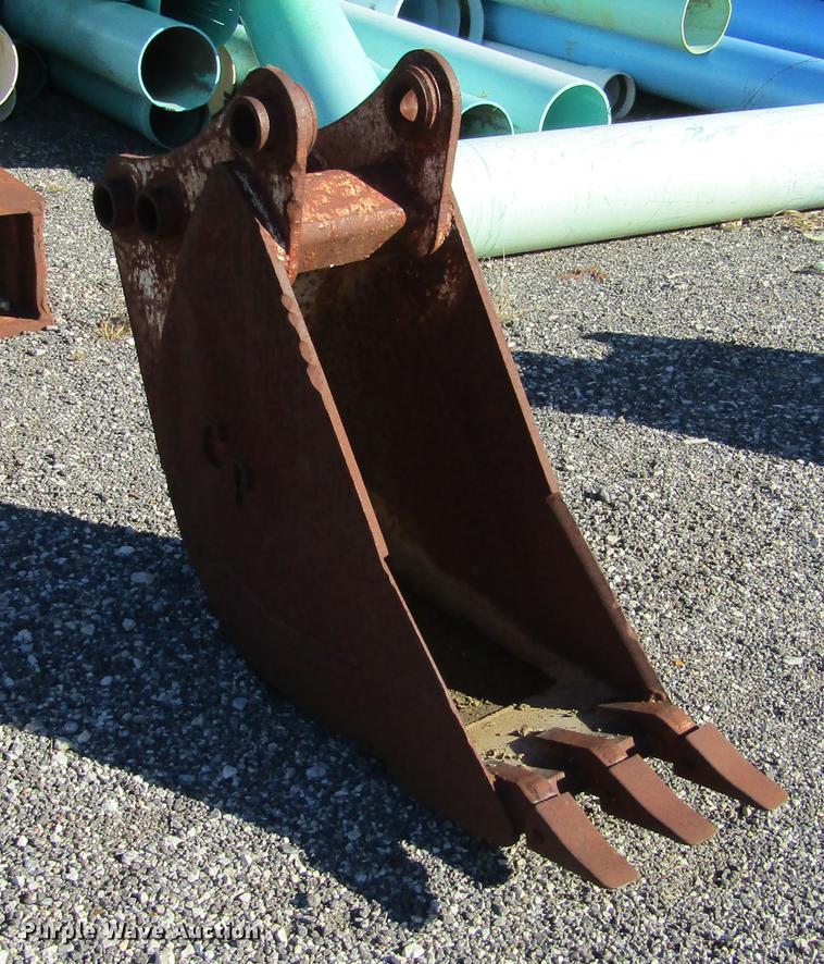 image for item DD2658 Takeuchi 12"W excavator bucket