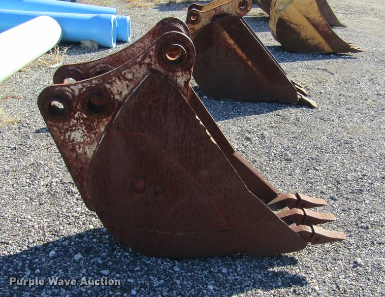 image for item DD2658 Takeuchi 12"W excavator bucket