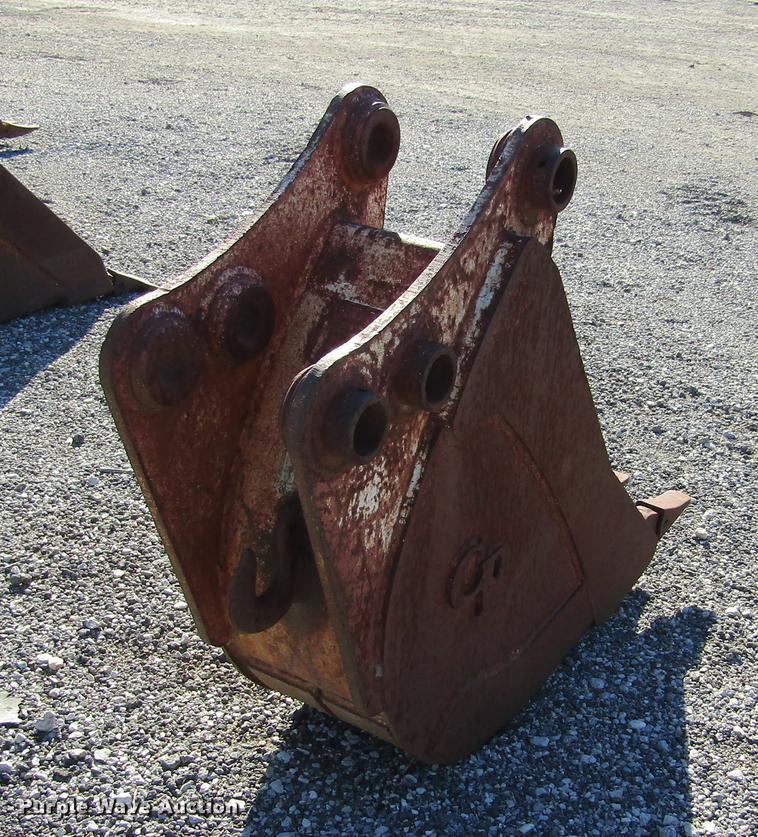 image for item DD2658 Takeuchi 12"W excavator bucket