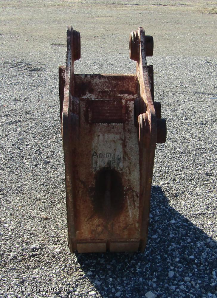 image for item DD2658 Takeuchi 12"W excavator bucket