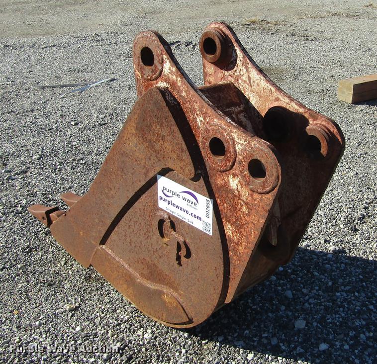image for item DD2658 Takeuchi 12"W excavator bucket
