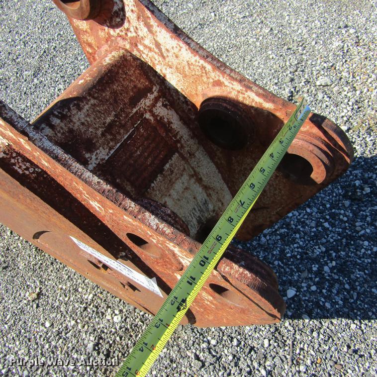 image for item DD2658 Takeuchi 12"W excavator bucket