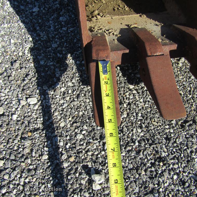 image for item DD2658 Takeuchi 12"W excavator bucket