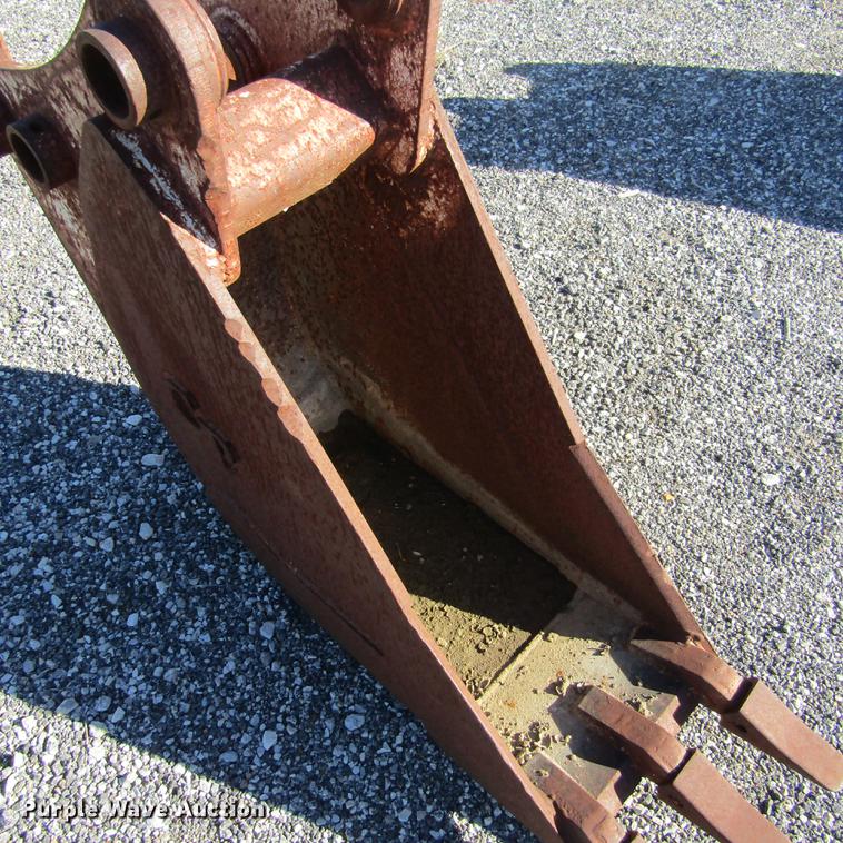 image for item DD2658 Takeuchi 12"W excavator bucket
