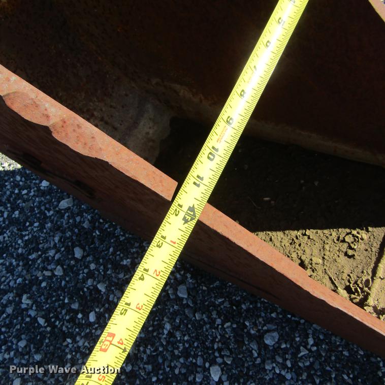 image for item DD2658 Takeuchi 12"W excavator bucket