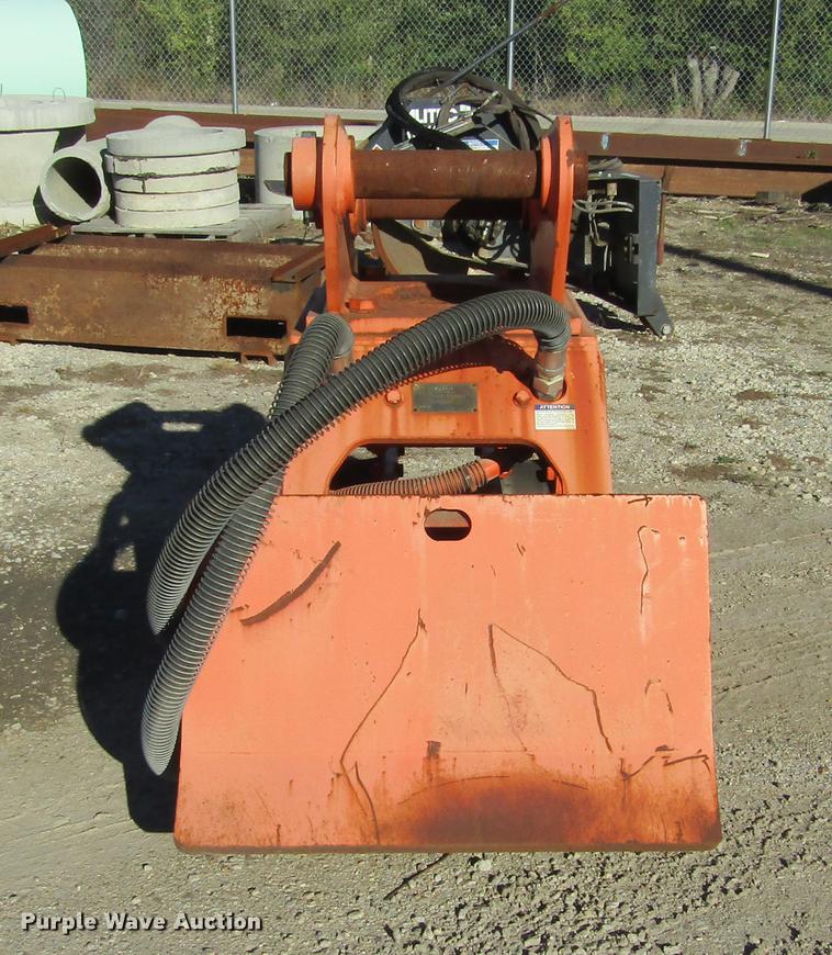 image for item DD2660 2011 NPK C-8C plate compactor