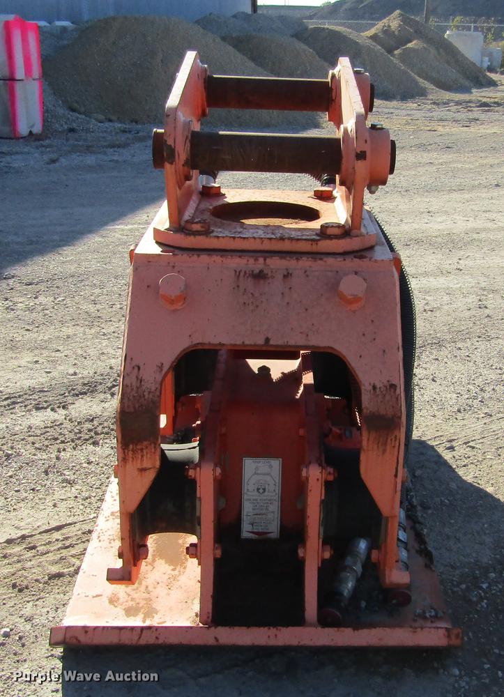 image for item DD2660 2011 NPK C-8C plate compactor