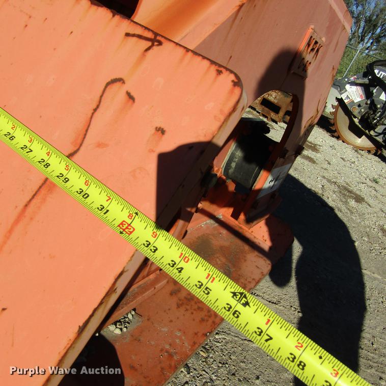 image for item DD2660 2011 NPK C-8C plate compactor