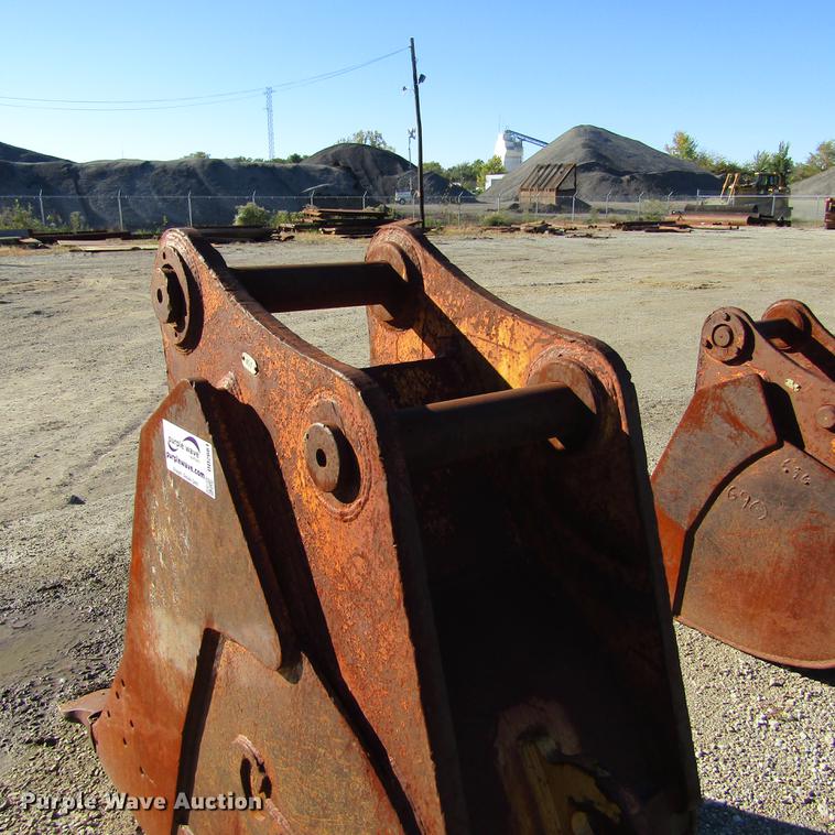 image for item DD2661 (2) excavator buckets