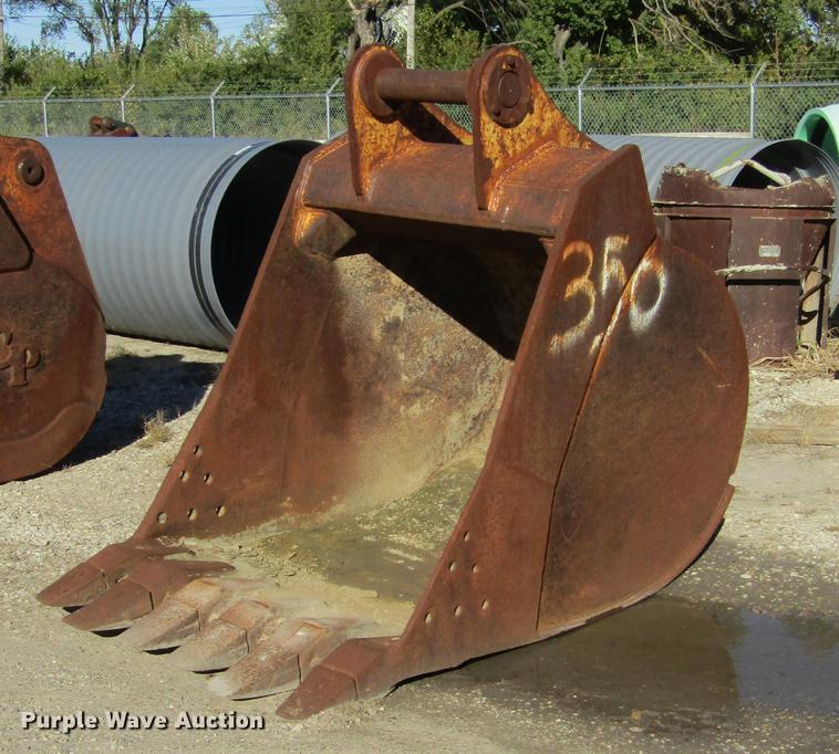 image for item DD2661 (2) excavator buckets