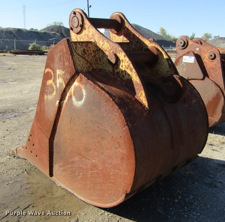 image for item DD2661 (2) excavator buckets