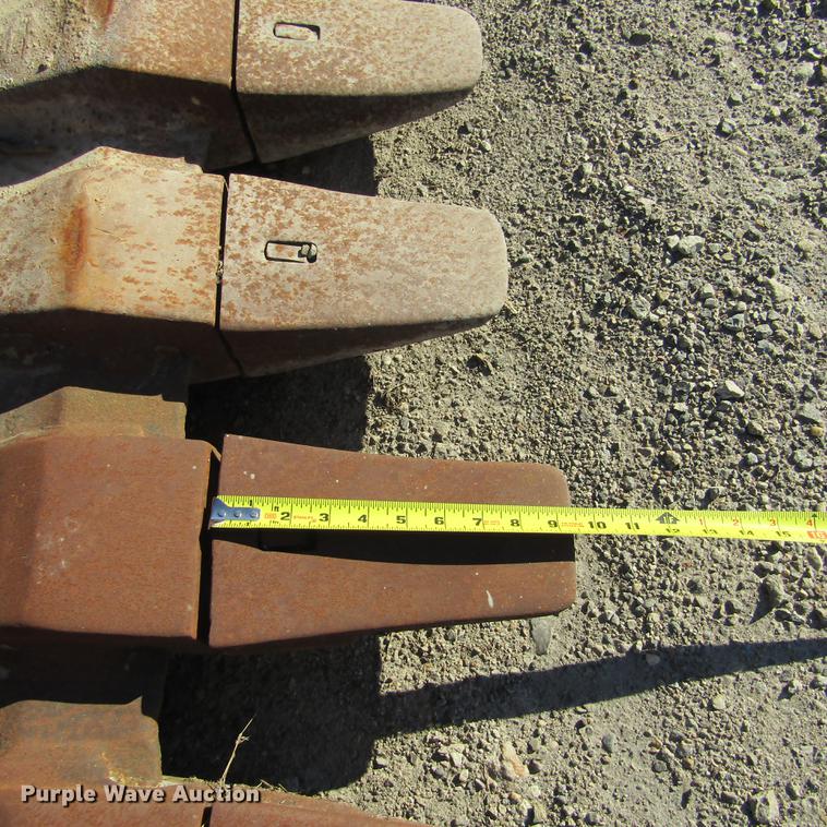 image for item DD2661 (2) excavator buckets