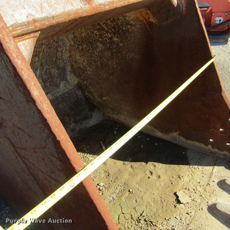 image for item DD2661 (2) excavator buckets