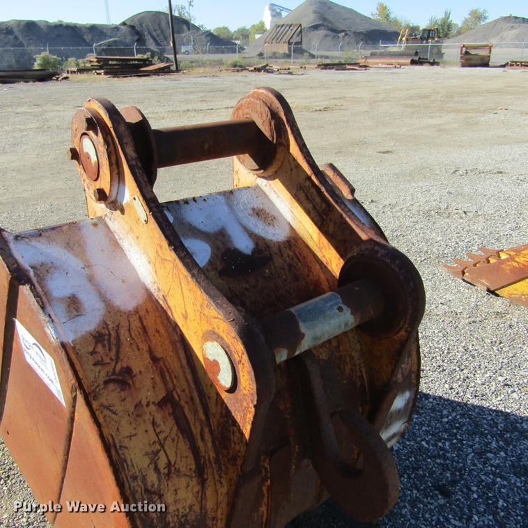 image for item DD2662 (2) excavator buckets