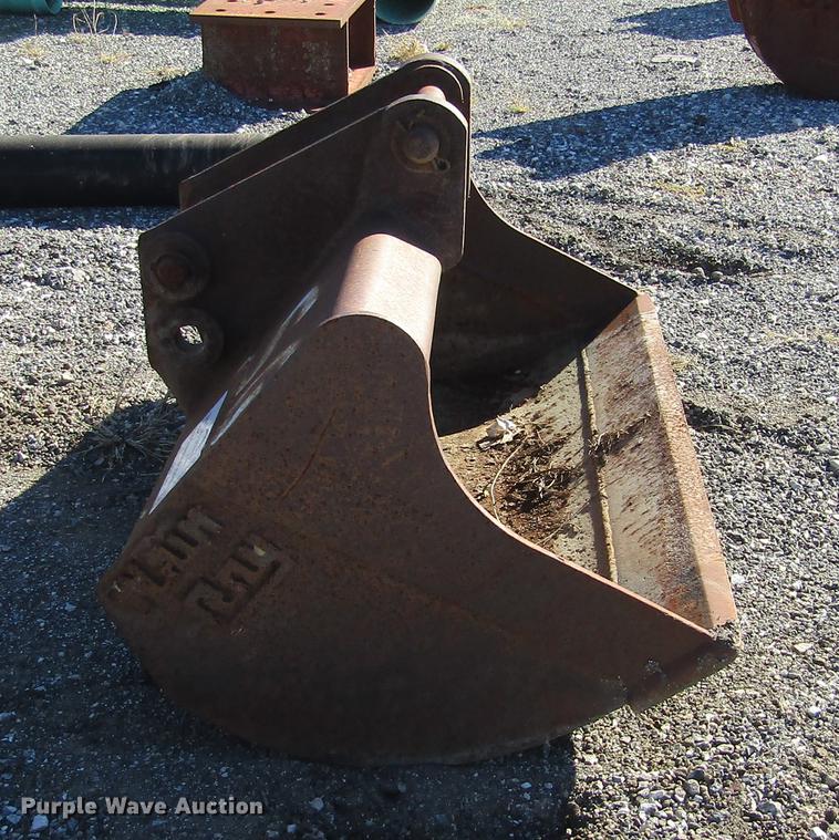 image for item DD2663 (3) backhoe buckets