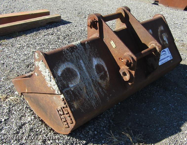 image for item DD2663 (3) backhoe buckets