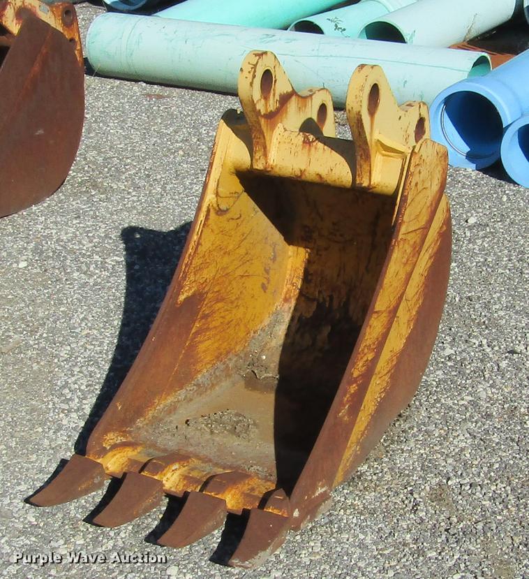 image for item DD2663 (3) backhoe buckets