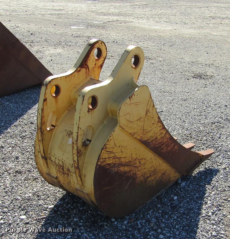 image for item DD2663 (3) backhoe buckets