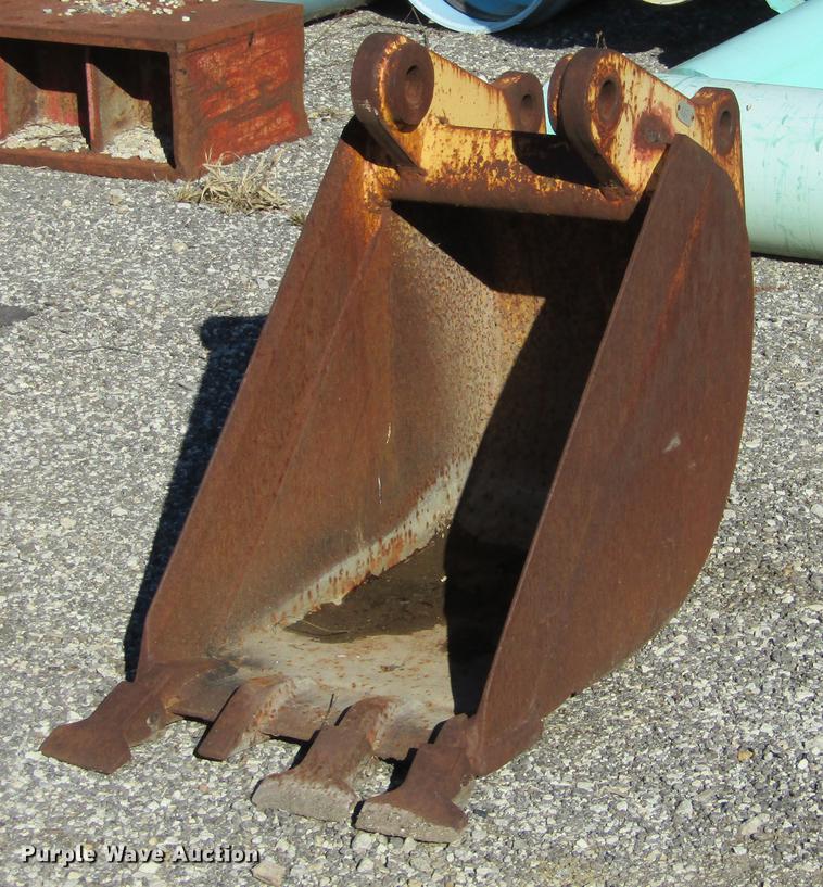 image for item DD2663 (3) backhoe buckets