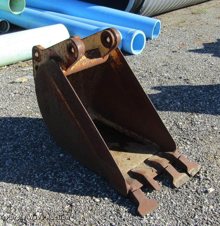 image for item DD2663 (3) backhoe buckets