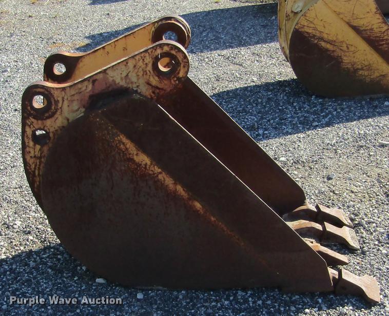 image for item DD2663 (3) backhoe buckets