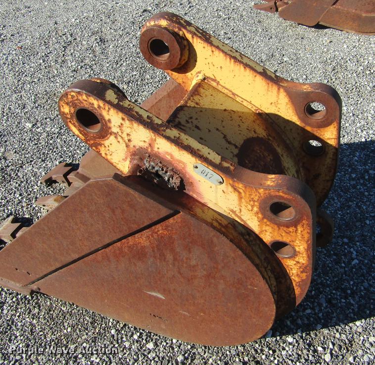 image for item DD2663 (3) backhoe buckets