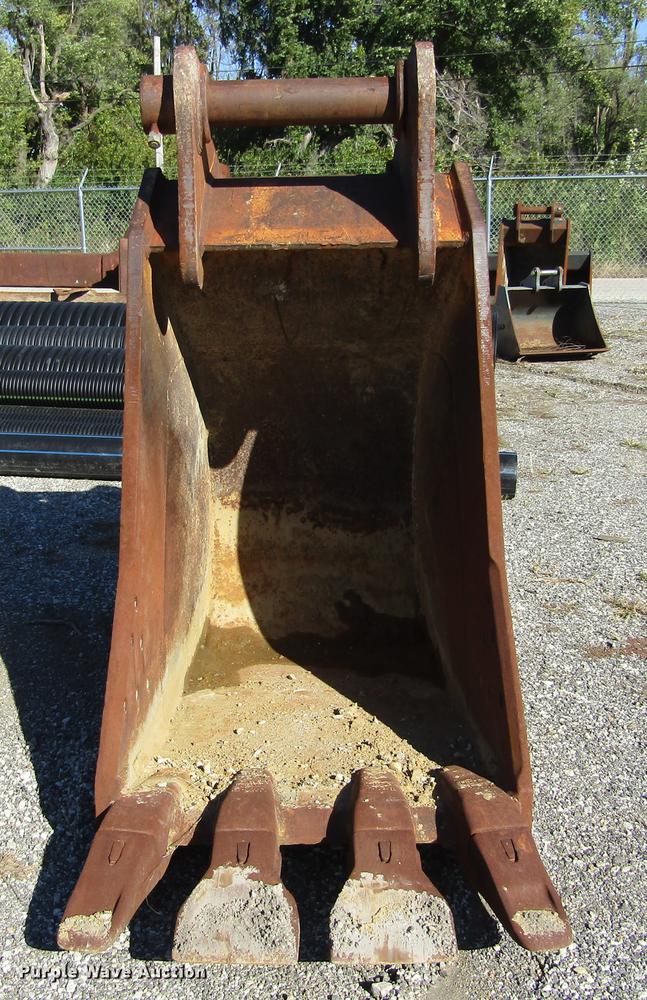 image for item DD2664 CP 35"W four tooth excavator bucket