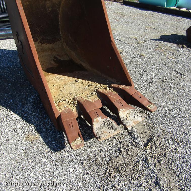 image for item DD2664 CP 35"W four tooth excavator bucket