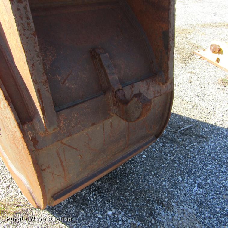 image for item DD2664 CP 35"W four tooth excavator bucket
