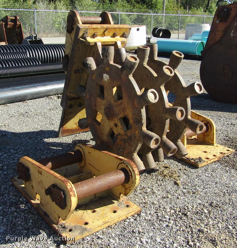 image for item DD2665 American Compaction sheeps foot excavator wheel