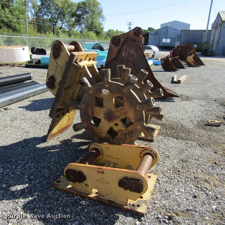 image for item DD2665 American Compaction sheeps foot excavator wheel