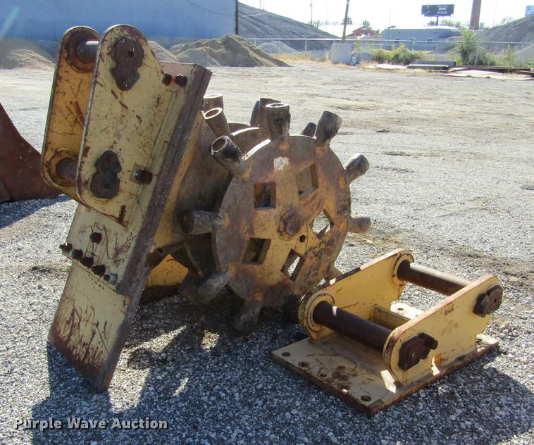 image for item DD2665 American Compaction sheeps foot excavator wheel