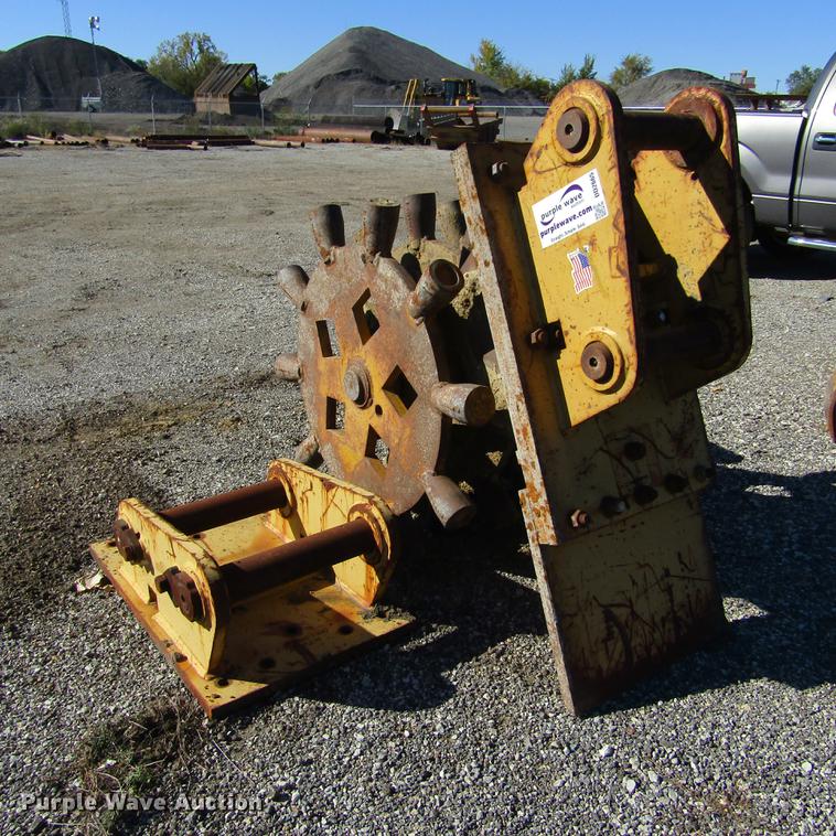image for item DD2665 American Compaction sheeps foot excavator wheel