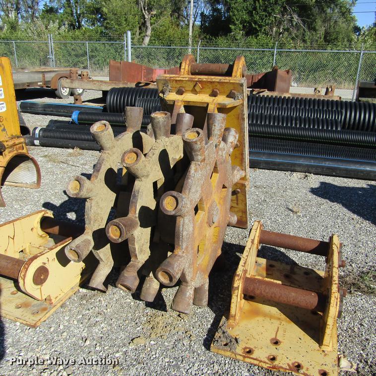 image for item DD2665 American Compaction sheeps foot excavator wheel