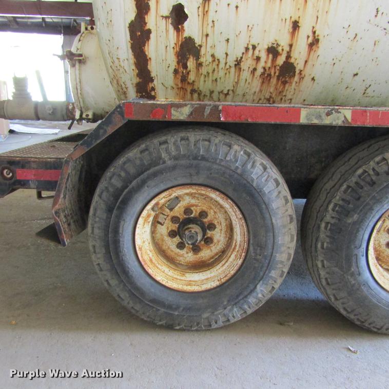 image for item DD2666 Vac Star 800 vacuum trailer