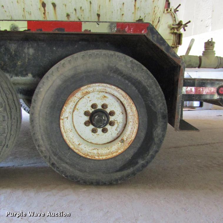 image for item DD2666 Vac Star 800 vacuum trailer