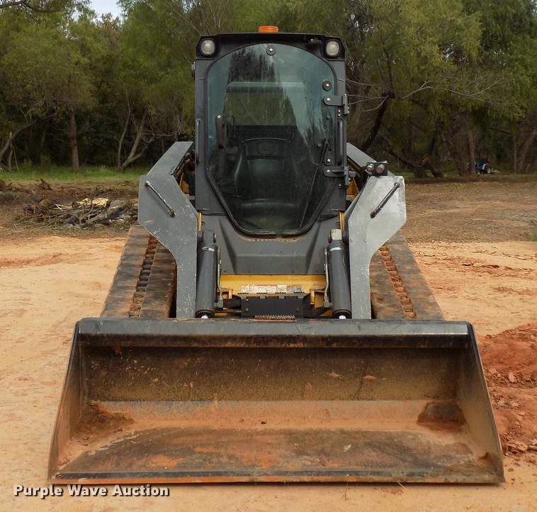 image for item DD3484 2010 John Deere 329D skid steer