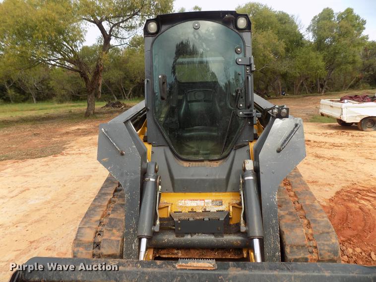 image for item DD3484 2010 John Deere 329D skid steer