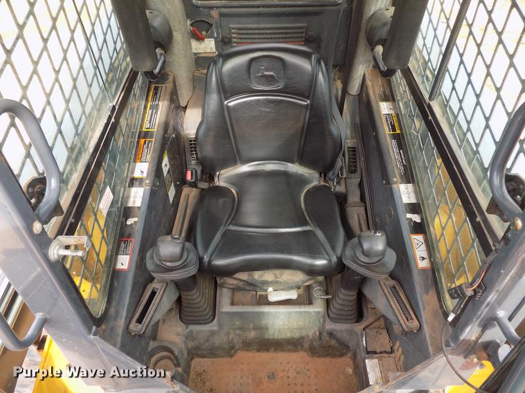 image for item DD3484 2010 John Deere 329D skid steer