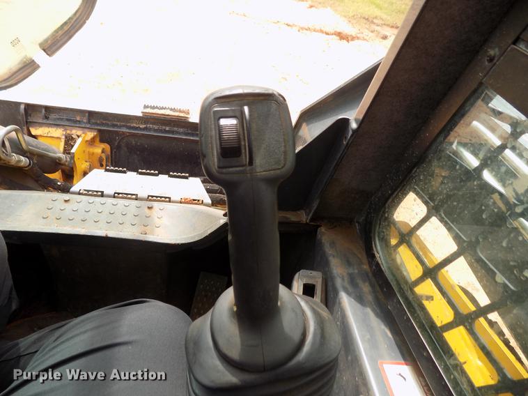 image for item DD3484 2010 John Deere 329D skid steer