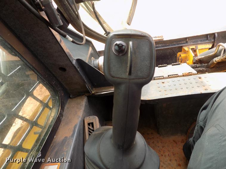 image for item DD3484 2010 John Deere 329D skid steer