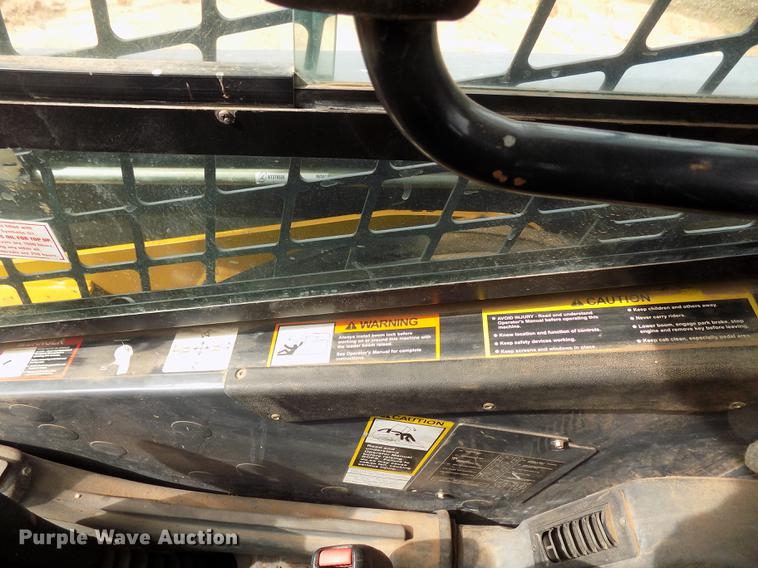 image for item DD3484 2010 John Deere 329D skid steer