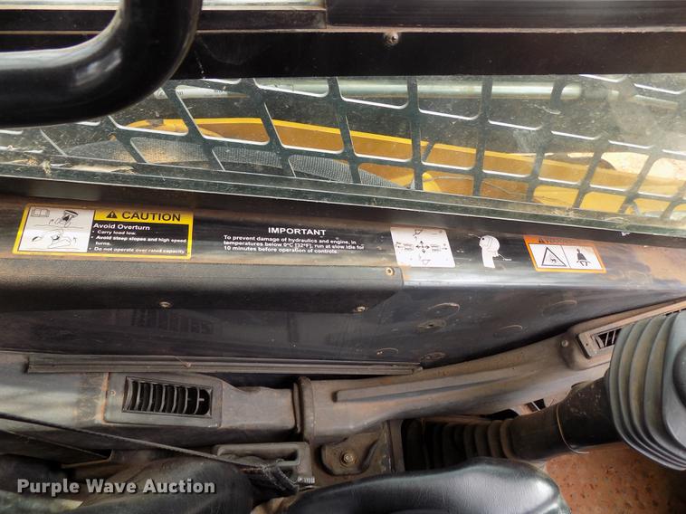 image for item DD3484 2010 John Deere 329D skid steer