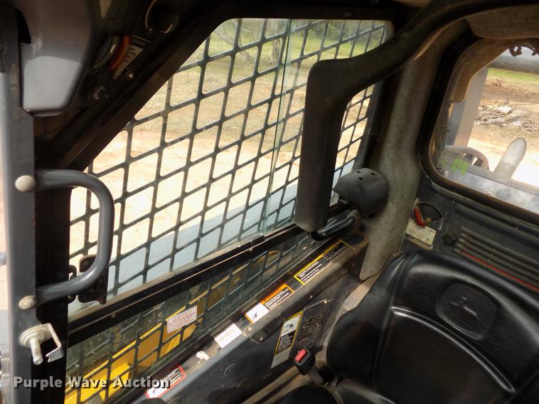 image for item DD3484 2010 John Deere 329D skid steer