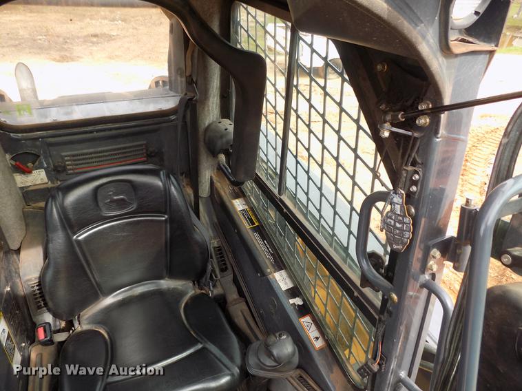 image for item DD3484 2010 John Deere 329D skid steer