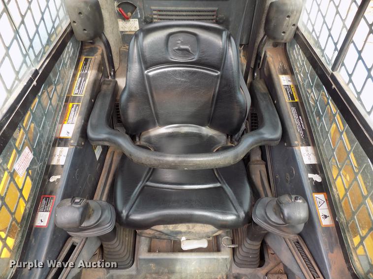 image for item DD3484 2010 John Deere 329D skid steer