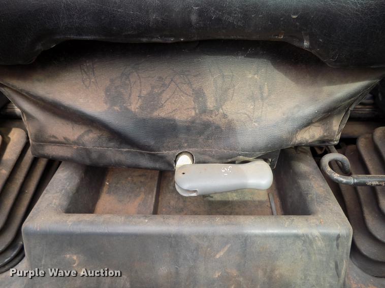 image for item DD3484 2010 John Deere 329D skid steer